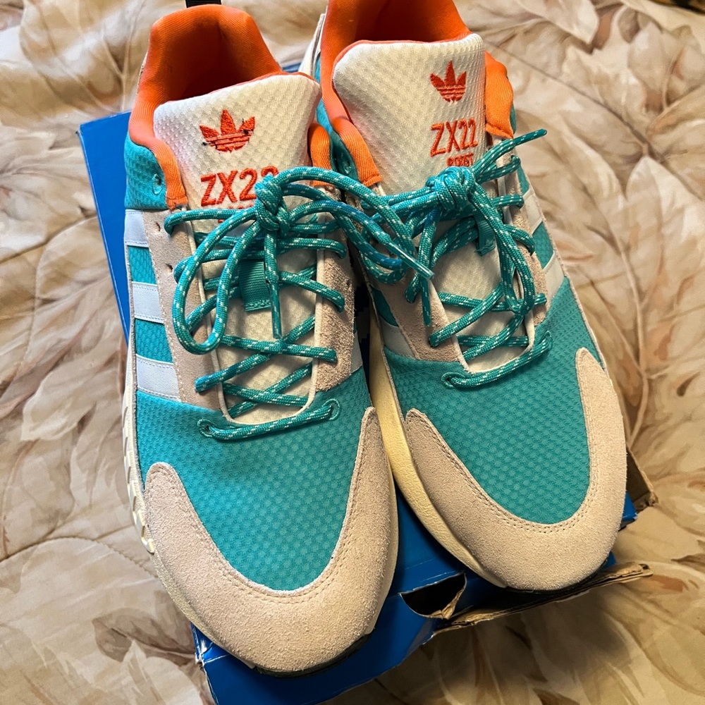 VNDS adidas ZX 22 boost